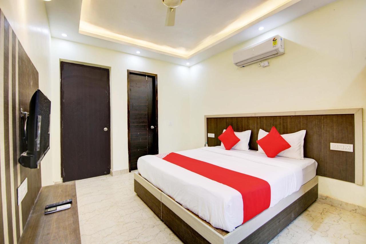 Hotel Oyo White House Noida Exterior foto