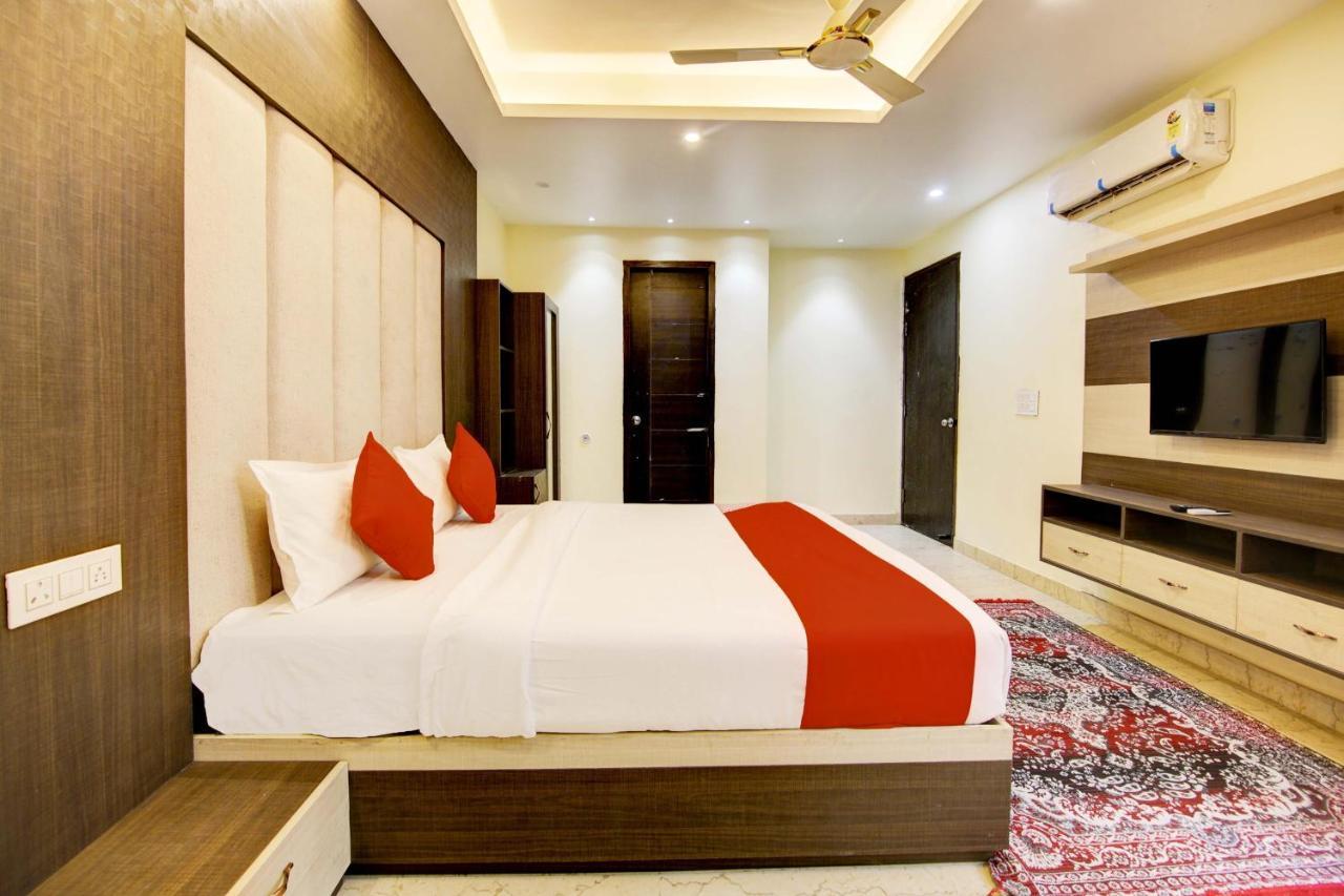 Hotel Oyo White House Noida Exterior foto