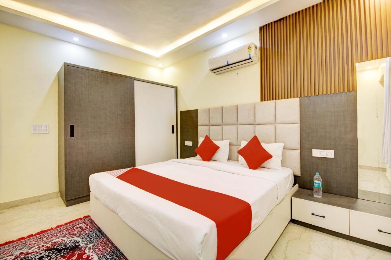 Hotel Oyo White House Noida Exterior foto