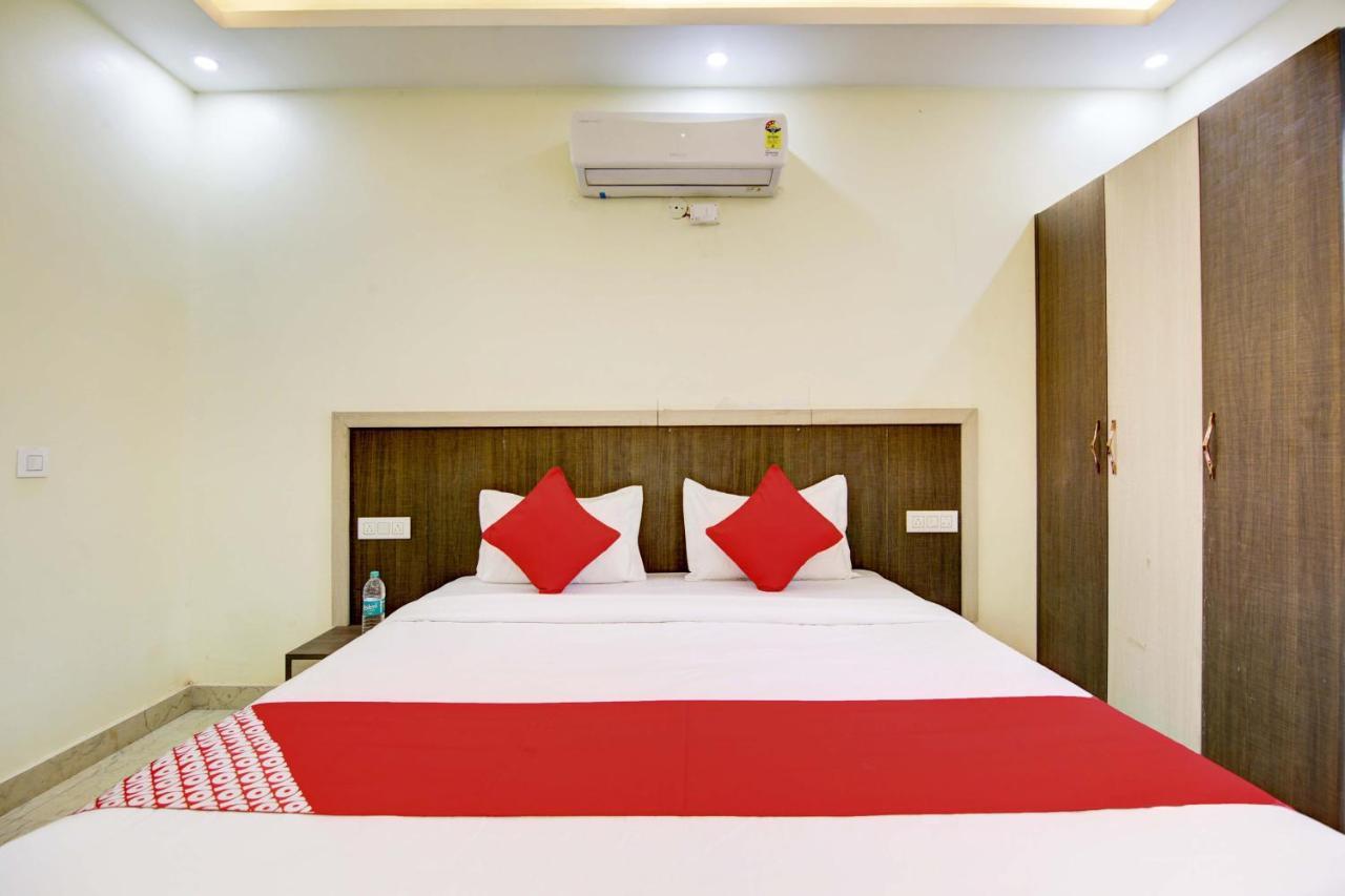 Hotel Oyo White House Noida Exterior foto