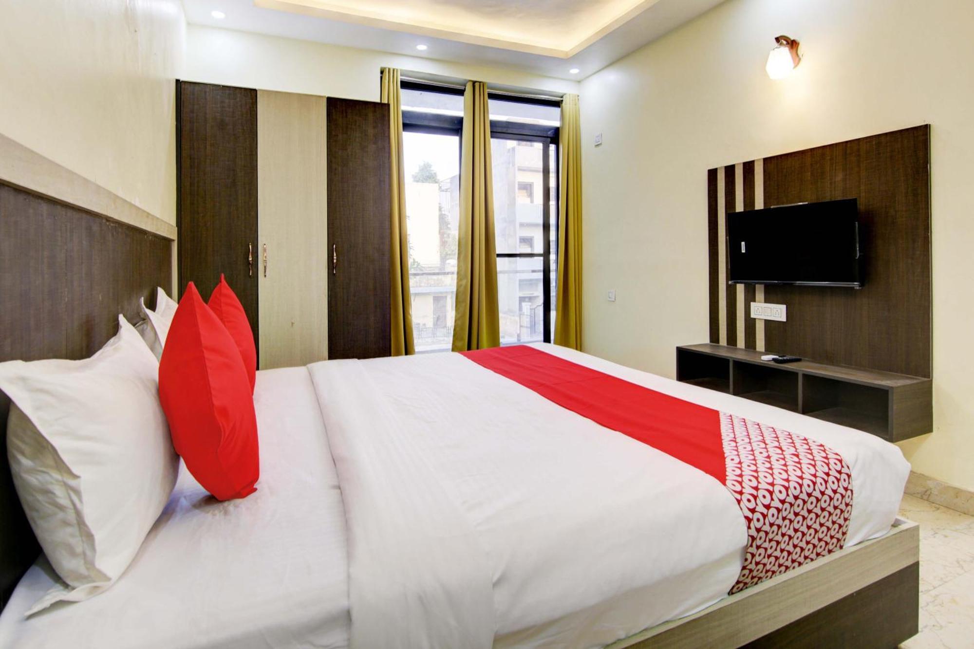 Hotel Oyo White House Noida Exterior foto