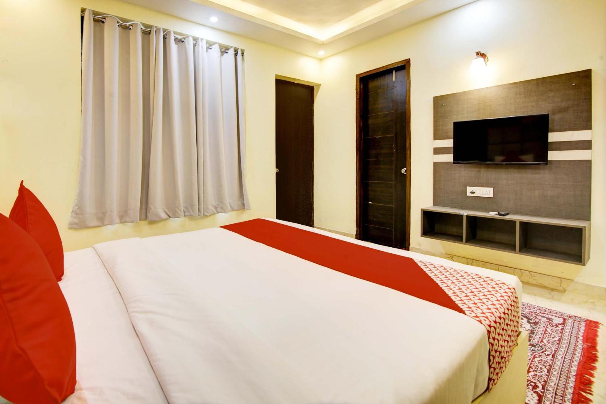 Hotel Oyo White House Noida Exterior foto