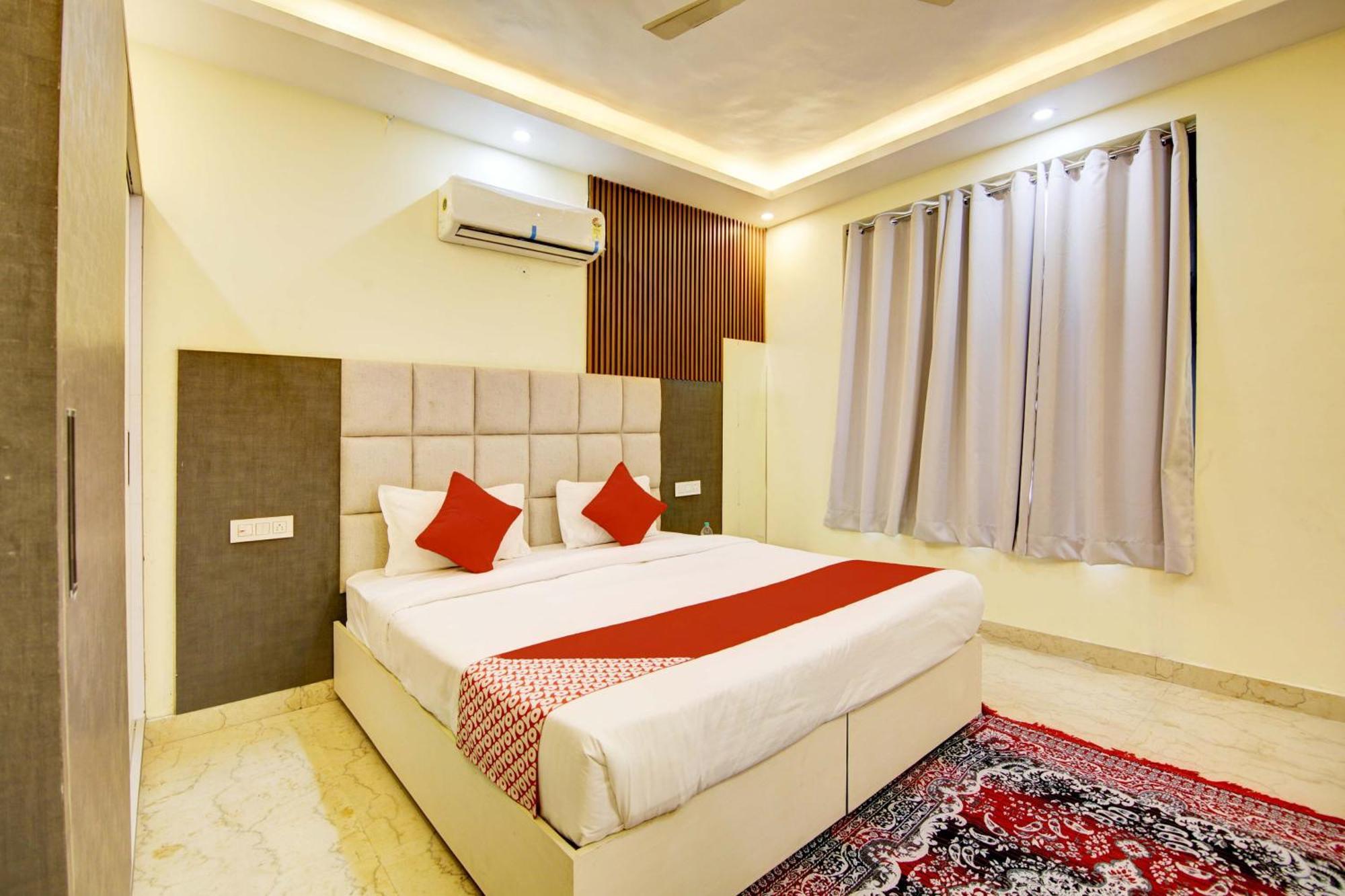 Hotel Oyo White House Noida Exterior foto