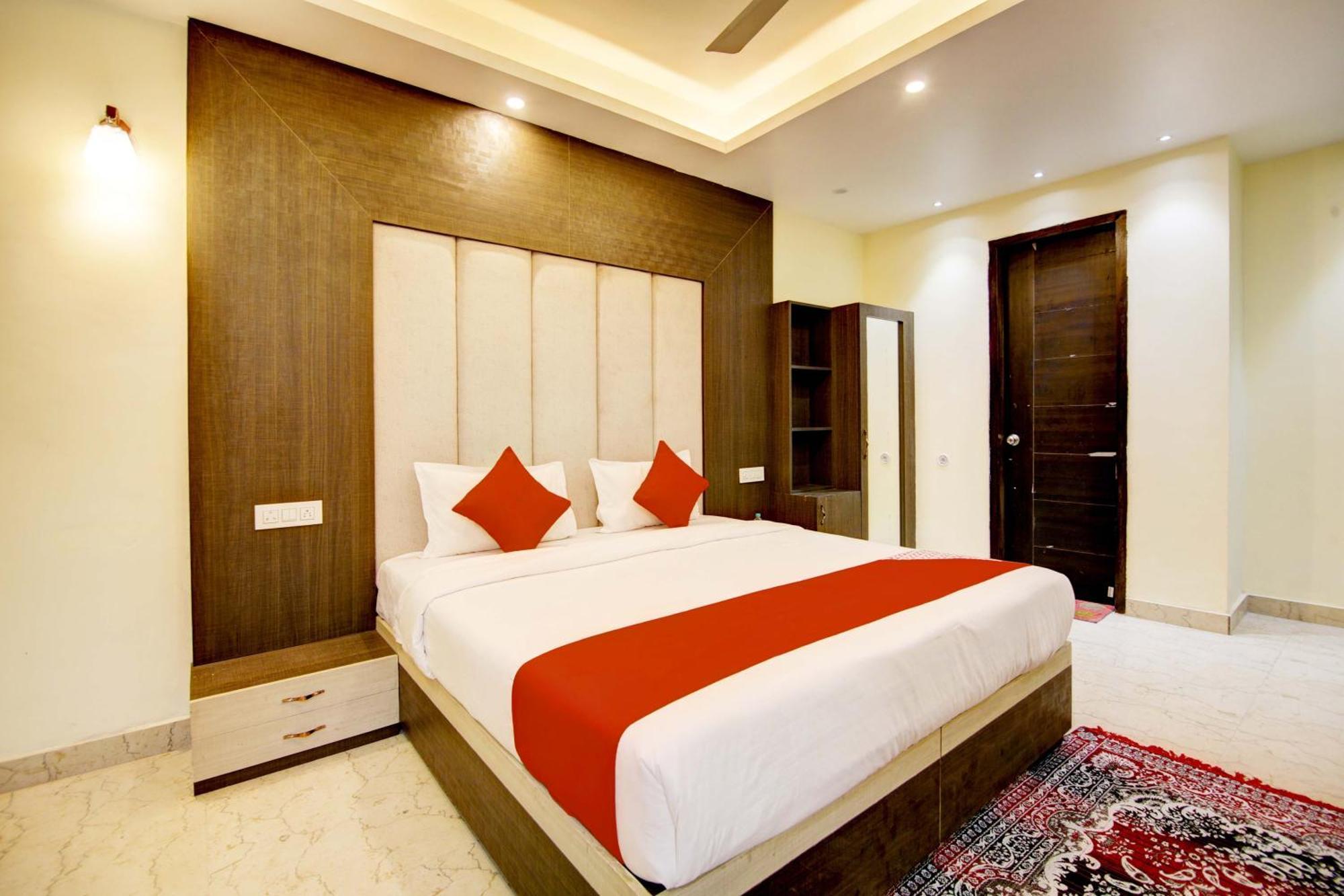 Hotel Oyo White House Noida Exterior foto